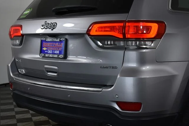 Used 2016 Silver Jeep Limited image 9