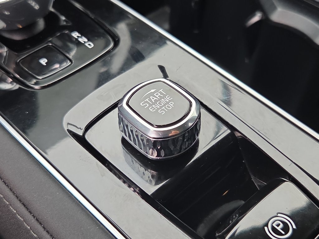 Used 2025  Volvo Plus image 18