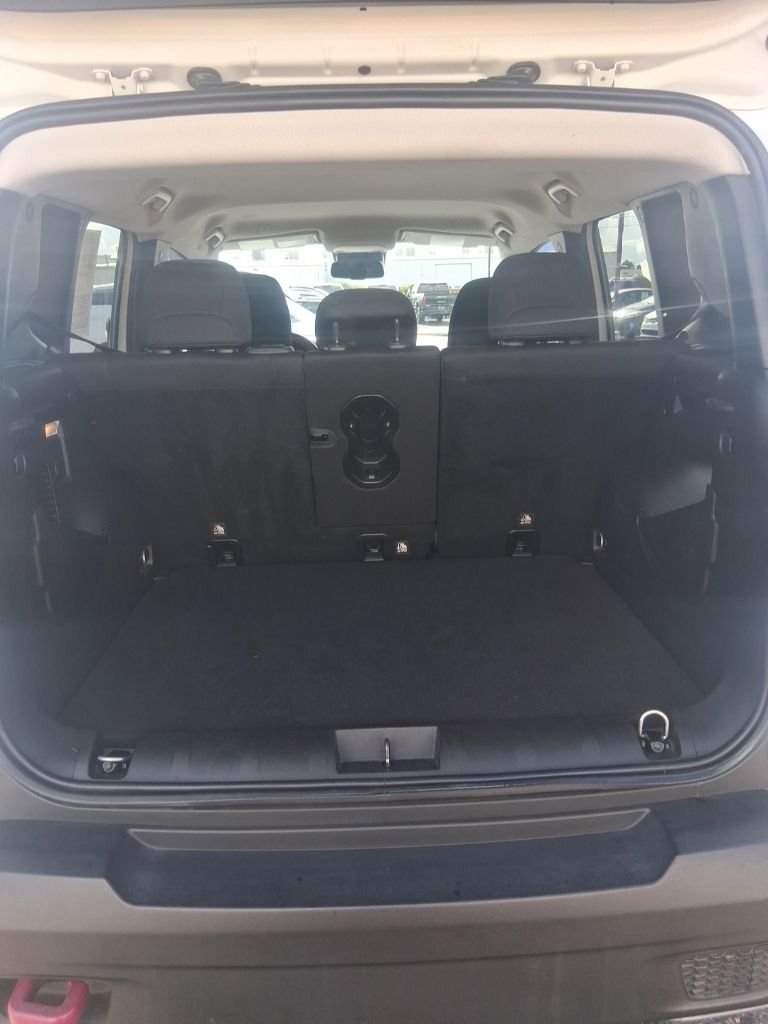 Used 2020 White Jeep Trailhawk image 10