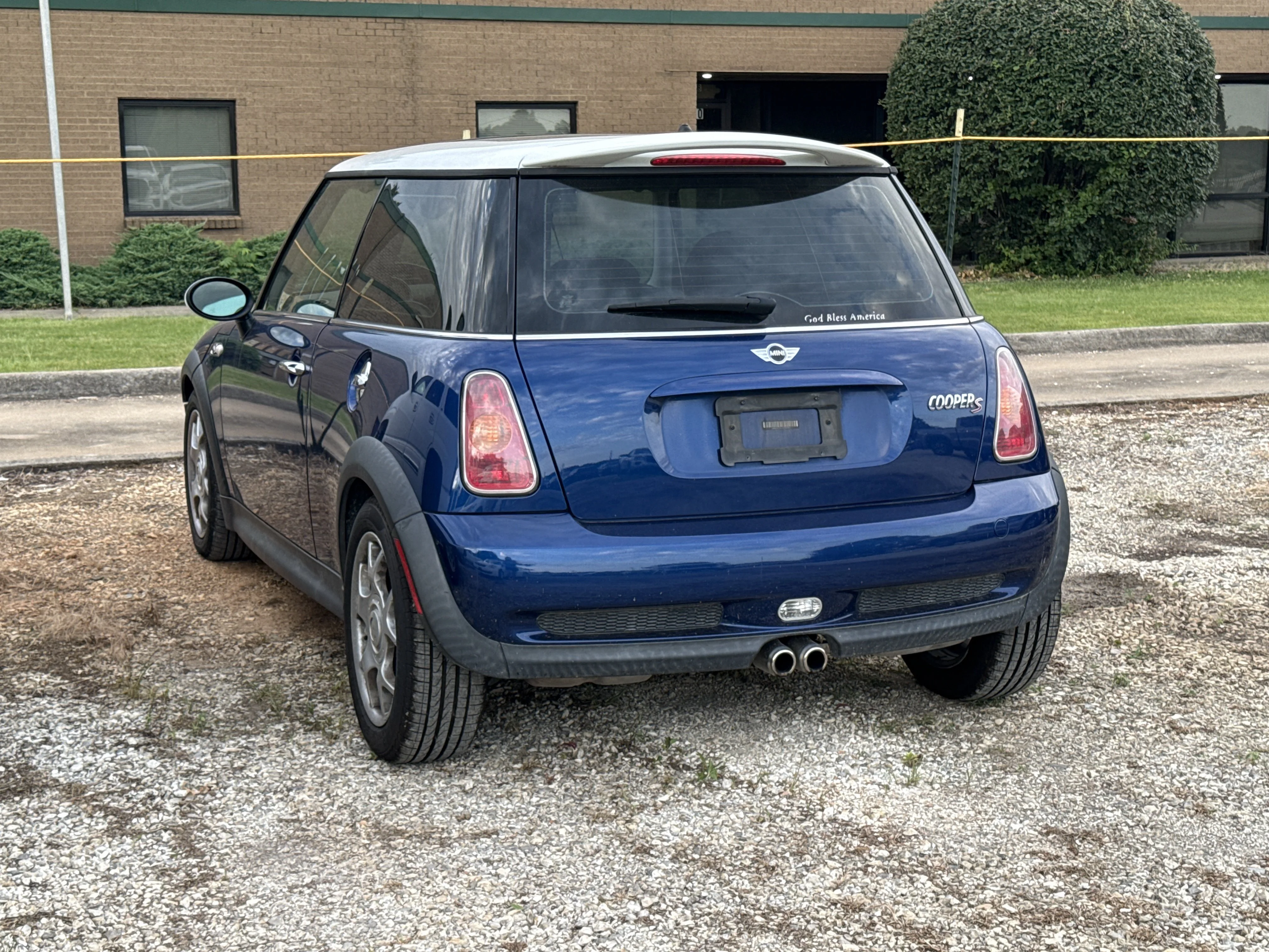 Used 2004  MINI S image 2