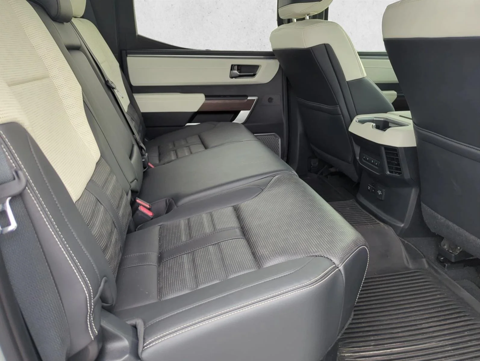 Used 2024 Wind Chill Pearl Toyota Capstone Hybrid image 24