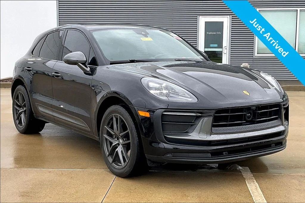 2023 Porsche Macan T's photo