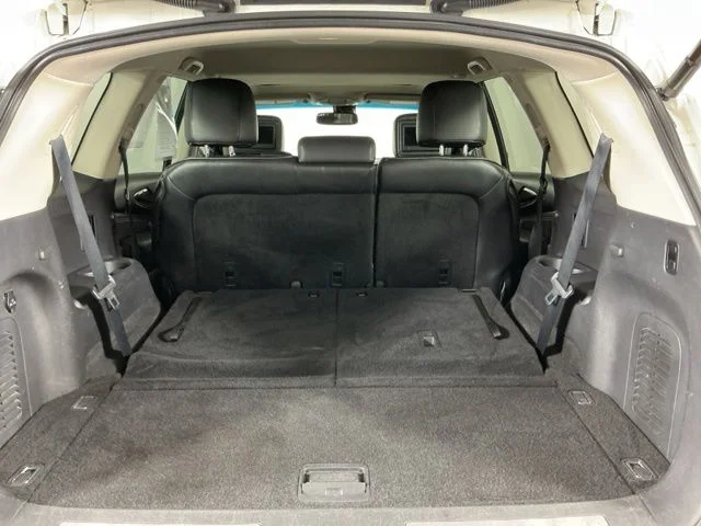 Used 2015 White INFINITI Base image 33