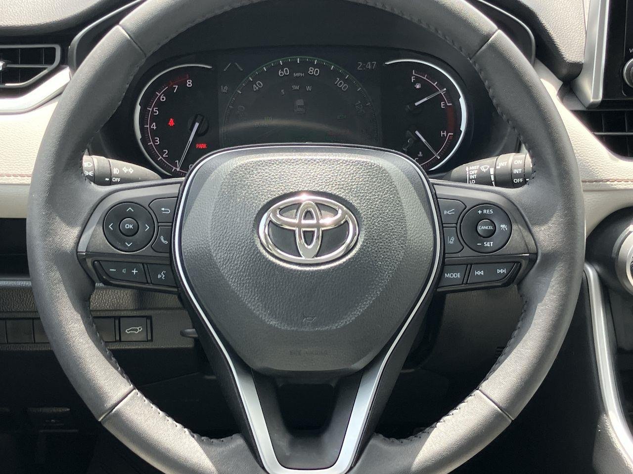 Used 2023 Silver (Silver Sky Metallic) Toyota XLE Premium AWD image 18