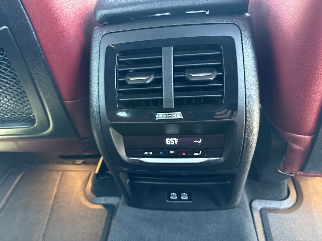Used 2024 White BMW sDrive30i image 17
