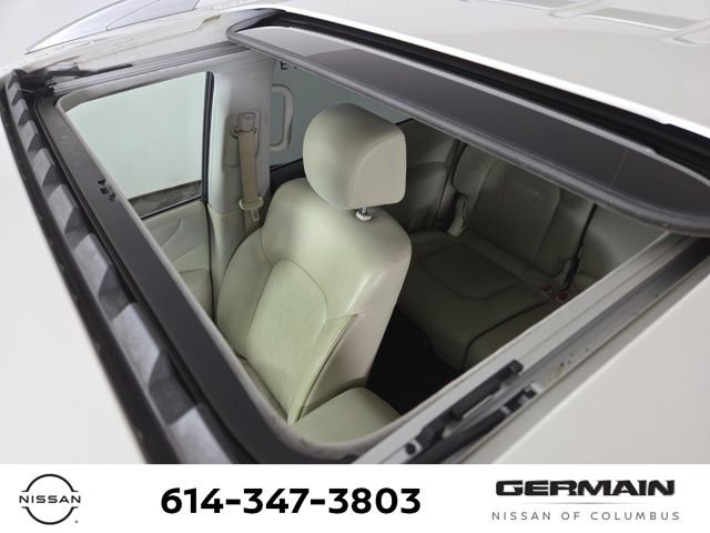 Used 2017 White INFINITI Base image 32