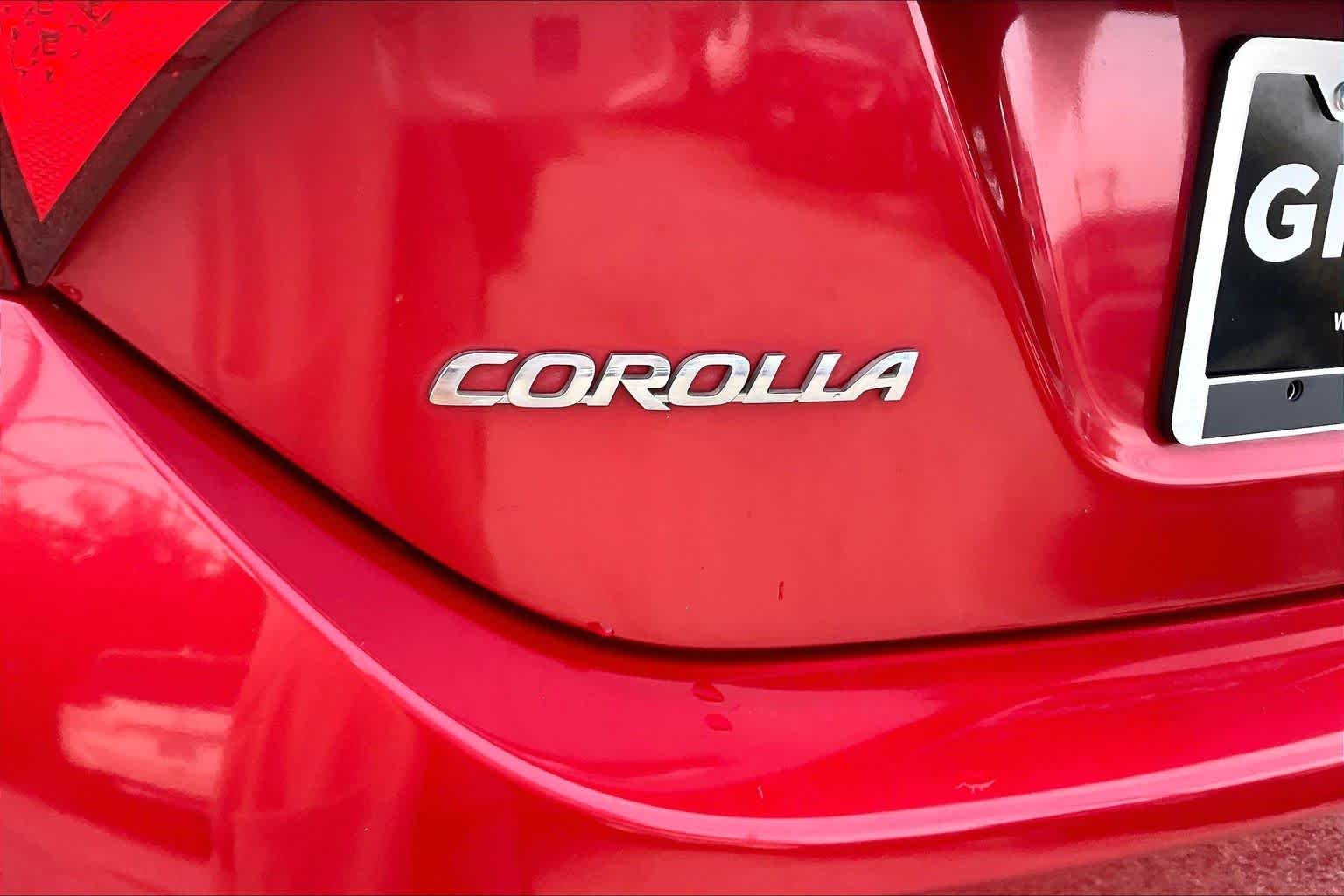 Used 2015 Barcelona Red Metallic Toyota S Plus image 30