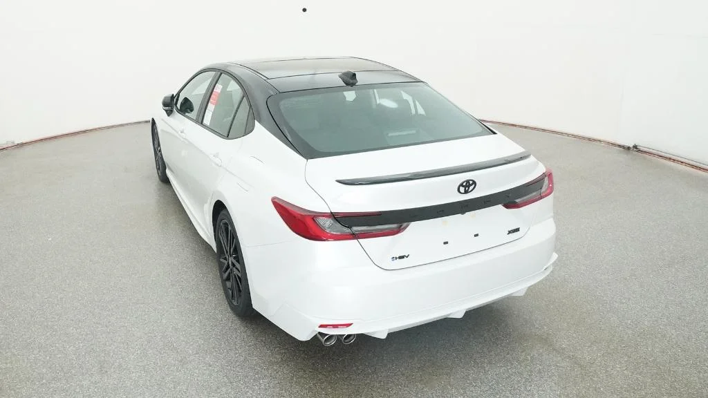 New 2026 Wind Chill Pearl with Midnight Black Metallic roof Toyota XSE image 5