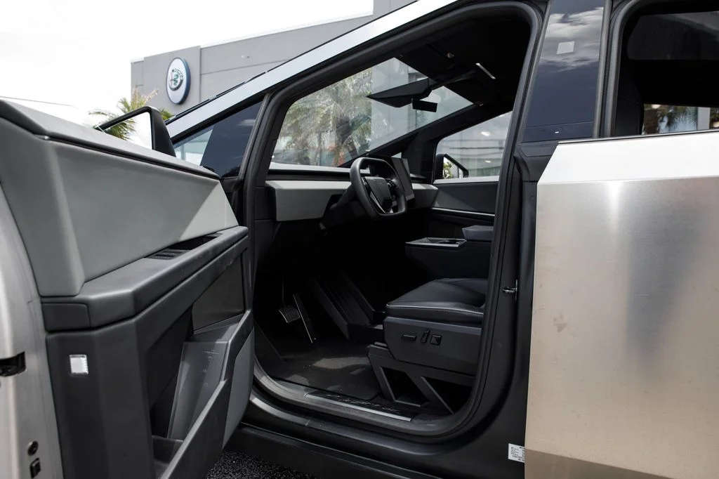 Used 2025 Silver Tesla Base image 25