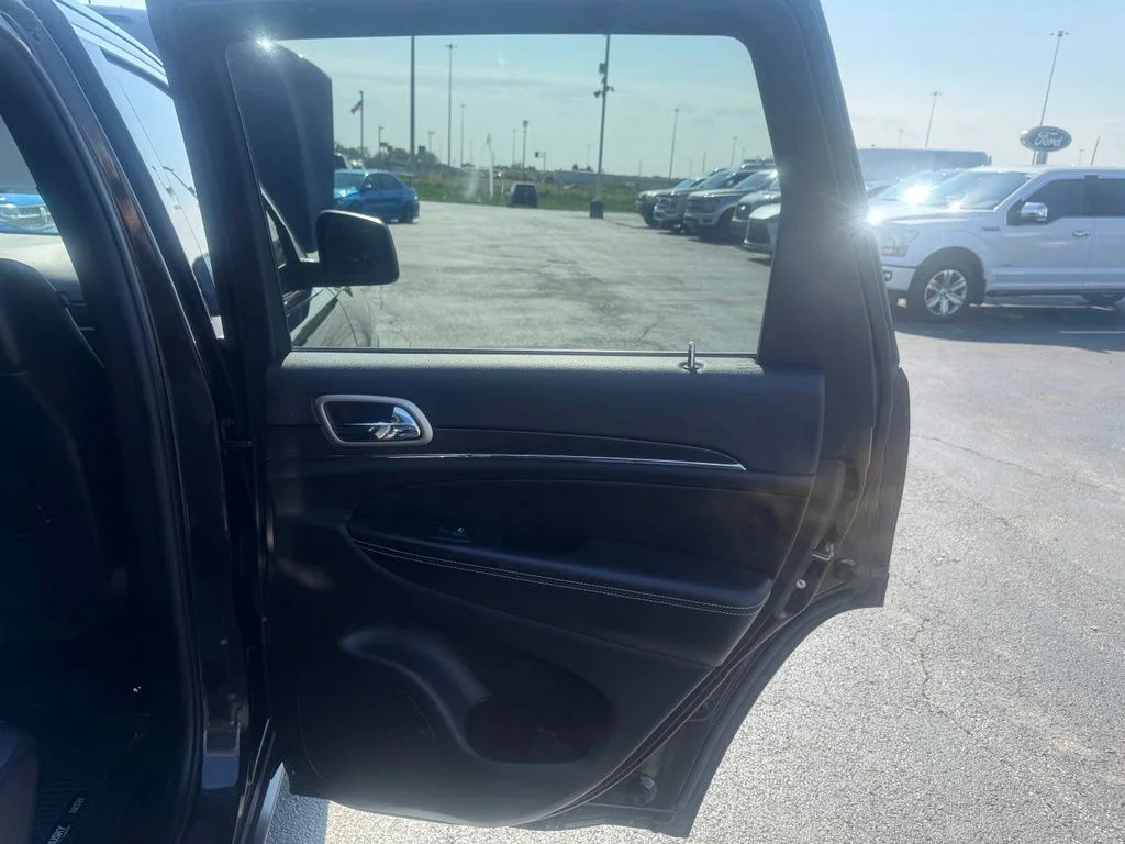 Used 2015 Brilliant Black Crystal Pearlcoat Jeep Limited image 51