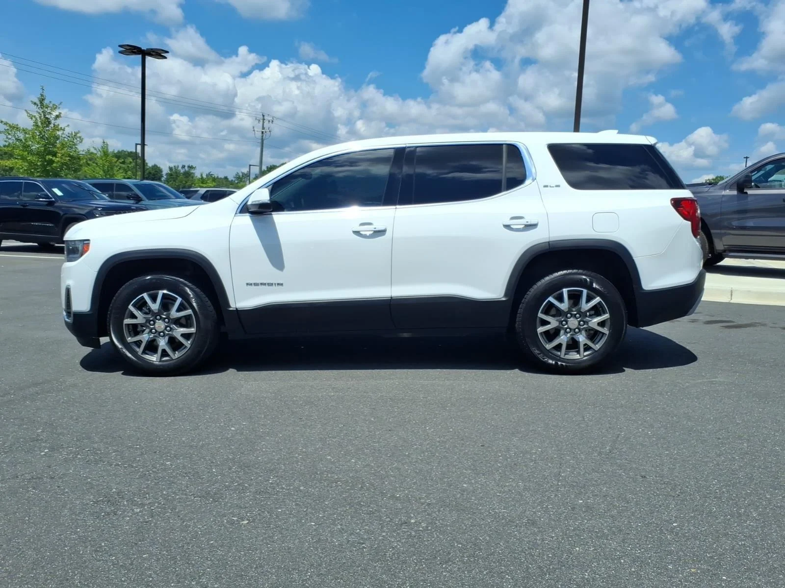 Used 2021 WHITE GMC SLE image 3