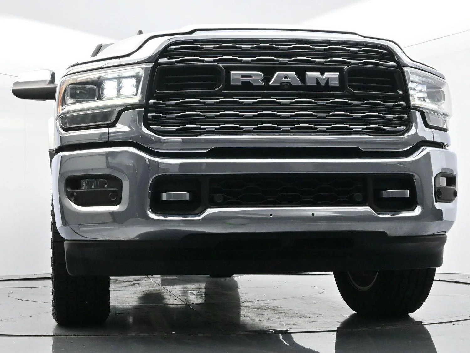 Used 2020 Bright White Clearcoat Ram Limited image 42