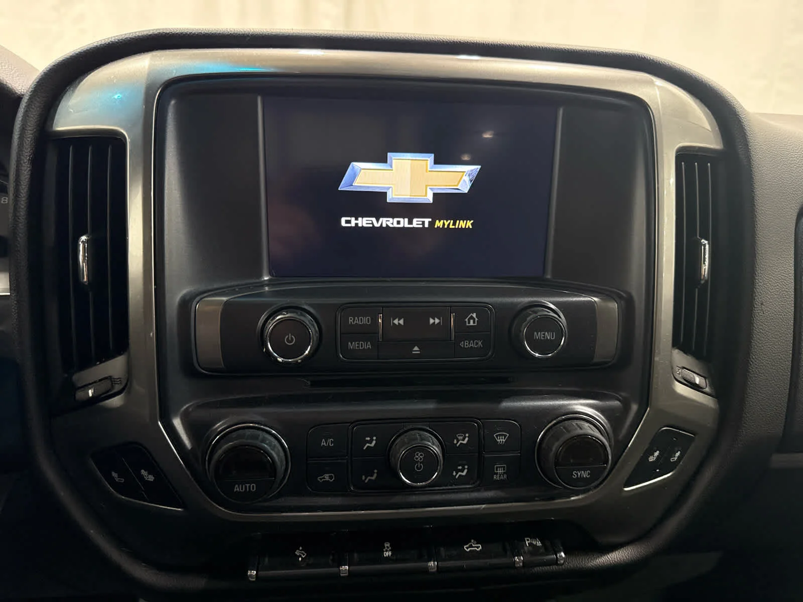 Used 2018 CAJUN RED TINTCOAT Chevrolet LT image 16