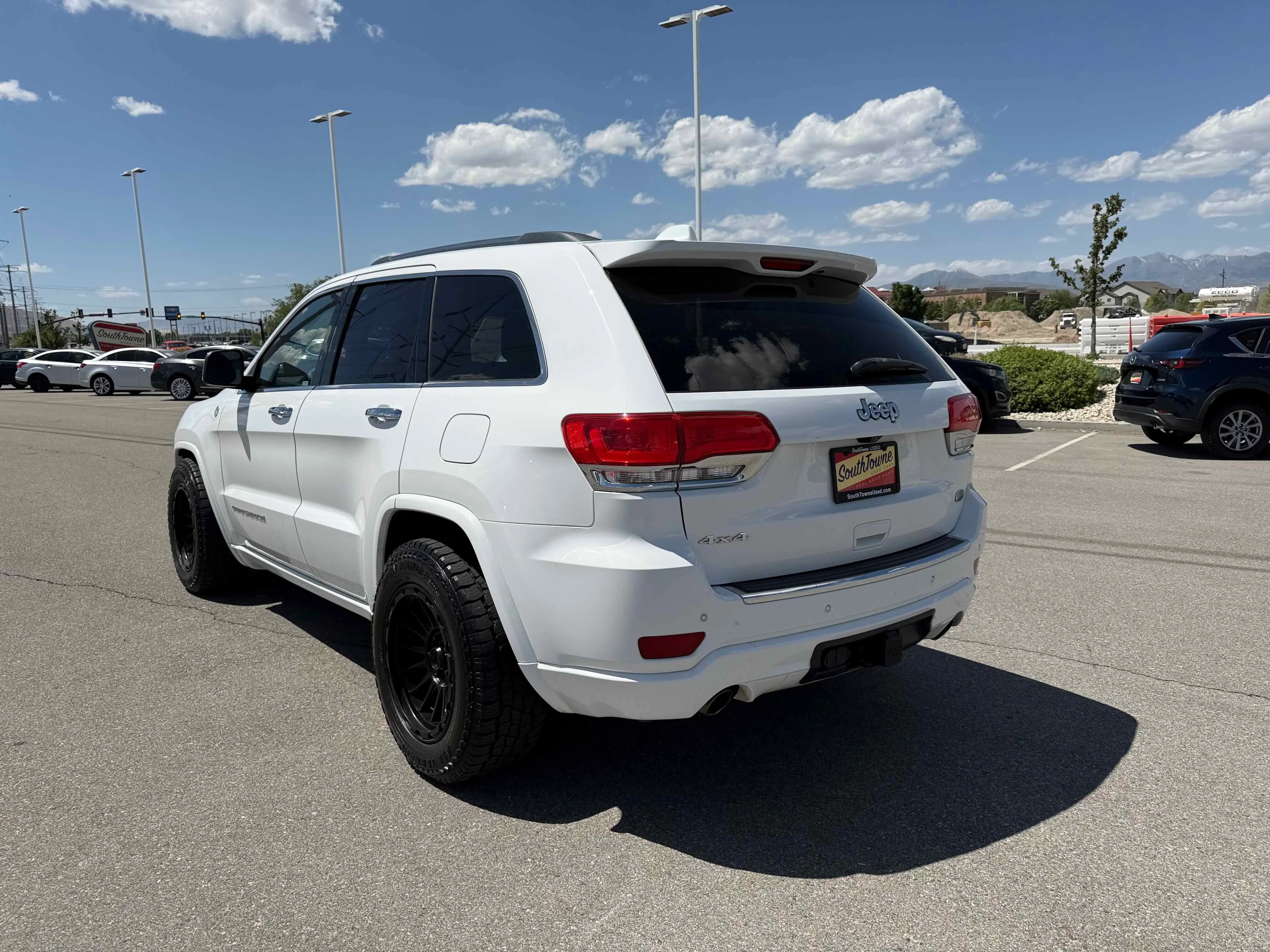 Used 2015 Bright White Clearcoat Jeep Overland image 5