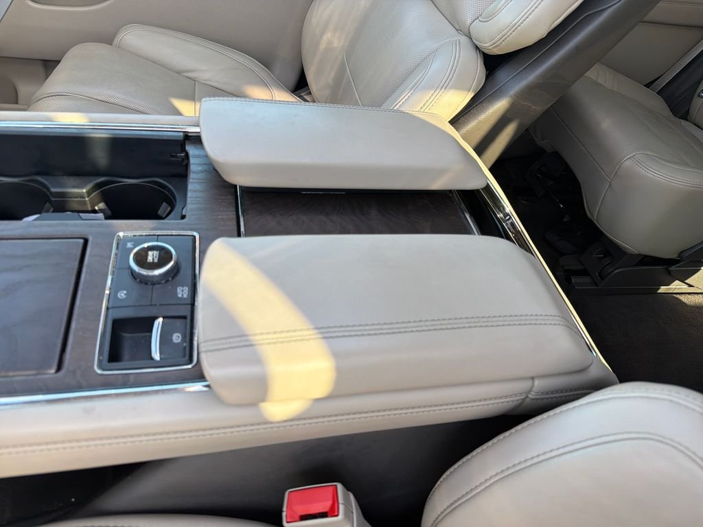 Used 2024 White Lincoln Reserve image 26