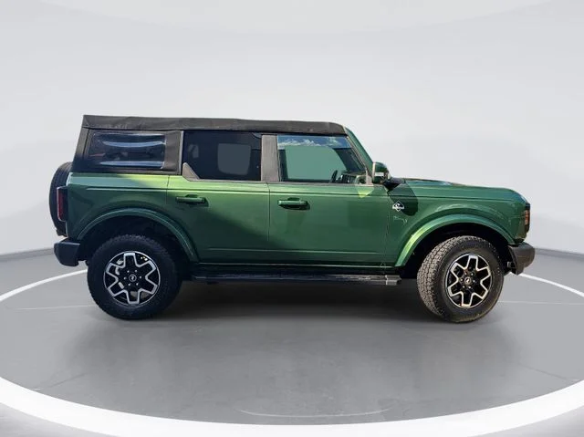 Used 2022 Green Ford Outer Banks image 2