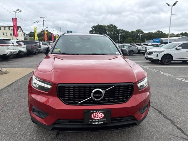 Used 2021 Red Volvo R-Design image 2