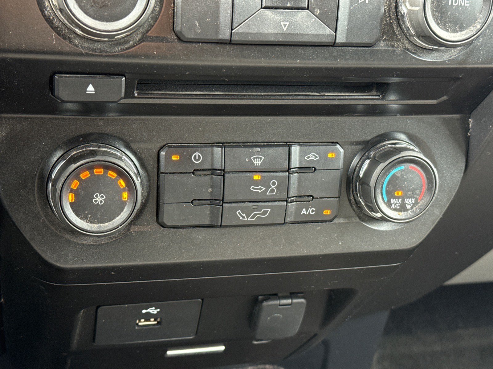 Used 2016 Red Ford  image 20