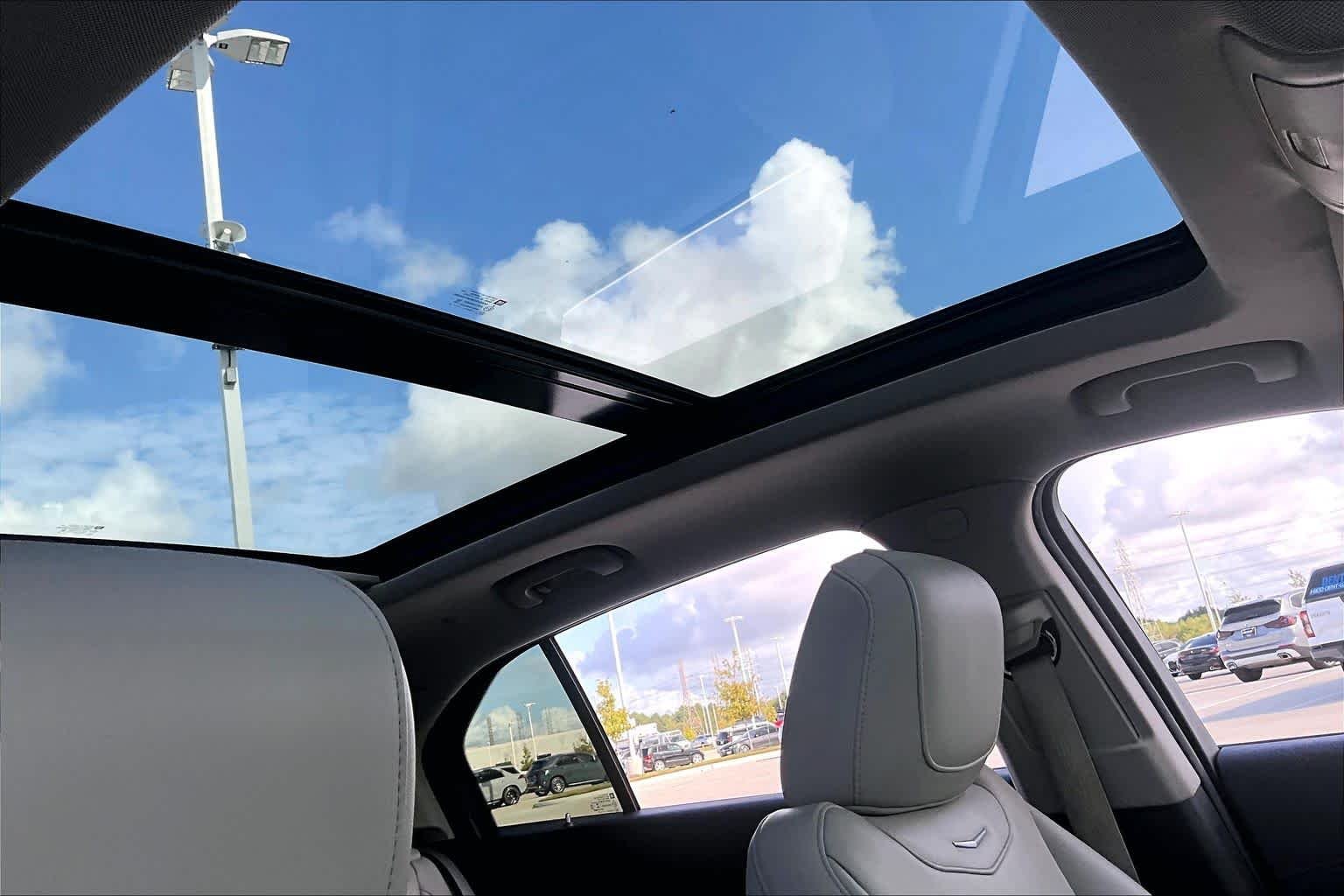 Used 2019 Crystal White Tricoat Cadillac FWD Premium Luxury image 13