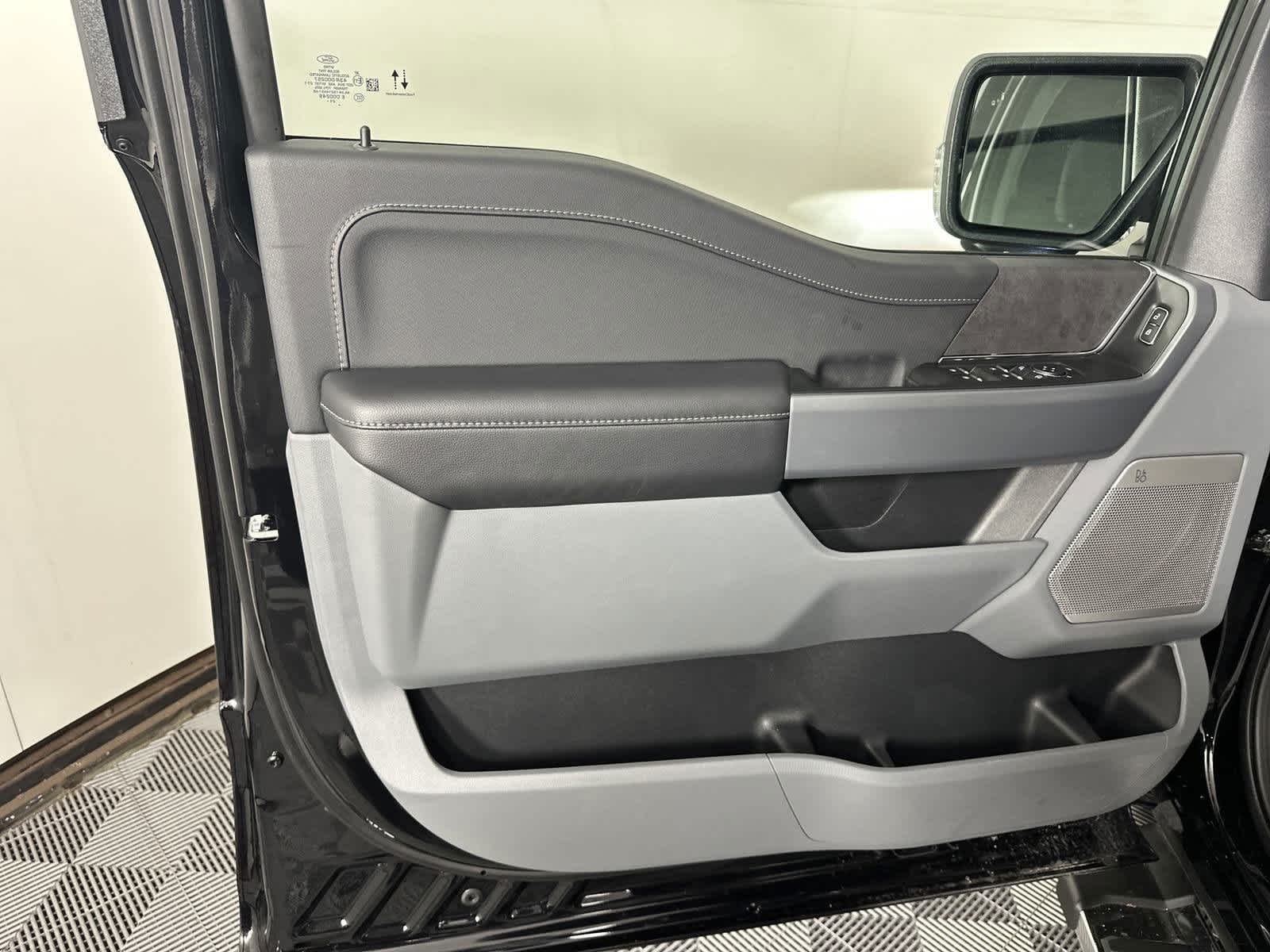 2025 Ford F-150 XLT - Photo 9