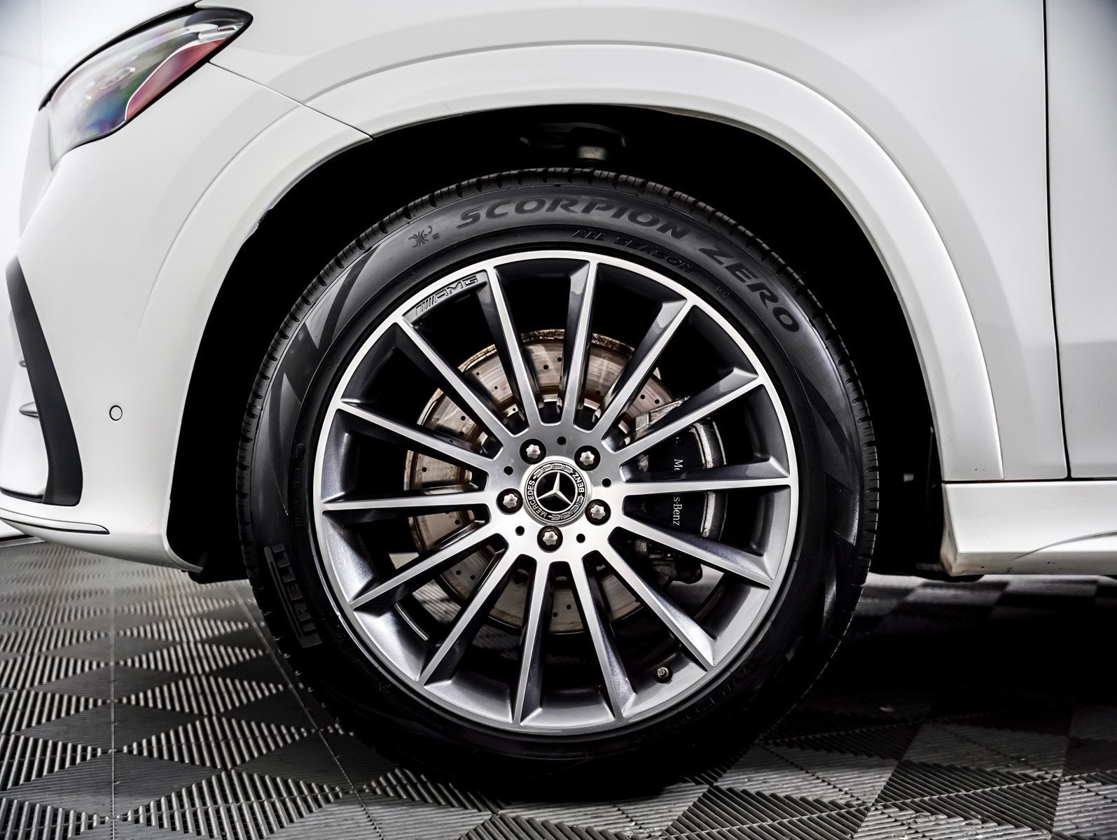 Certified Used 2024 Polar White Mercedes-Benz GLE 350 4MATIC® SUV image 6