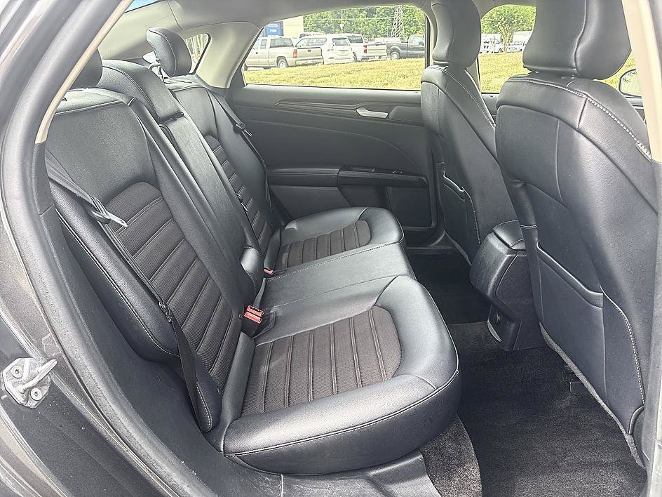 Used 2018 Magnetic Metallic Ford SE image 20