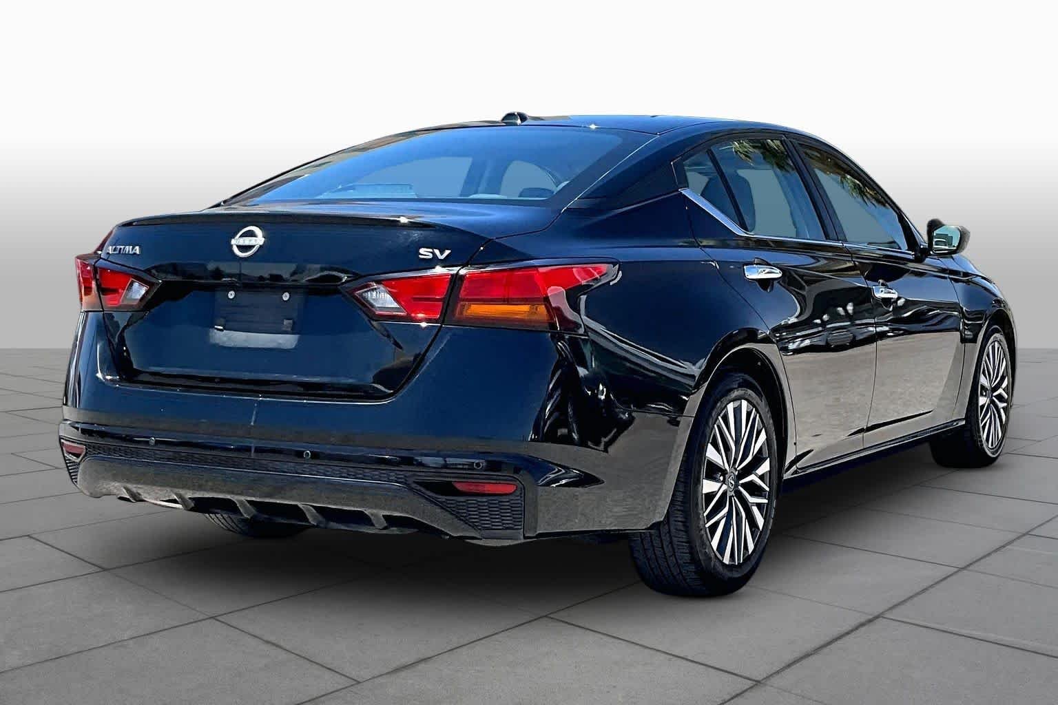 2024 Nissan Altima SV - Photo 13