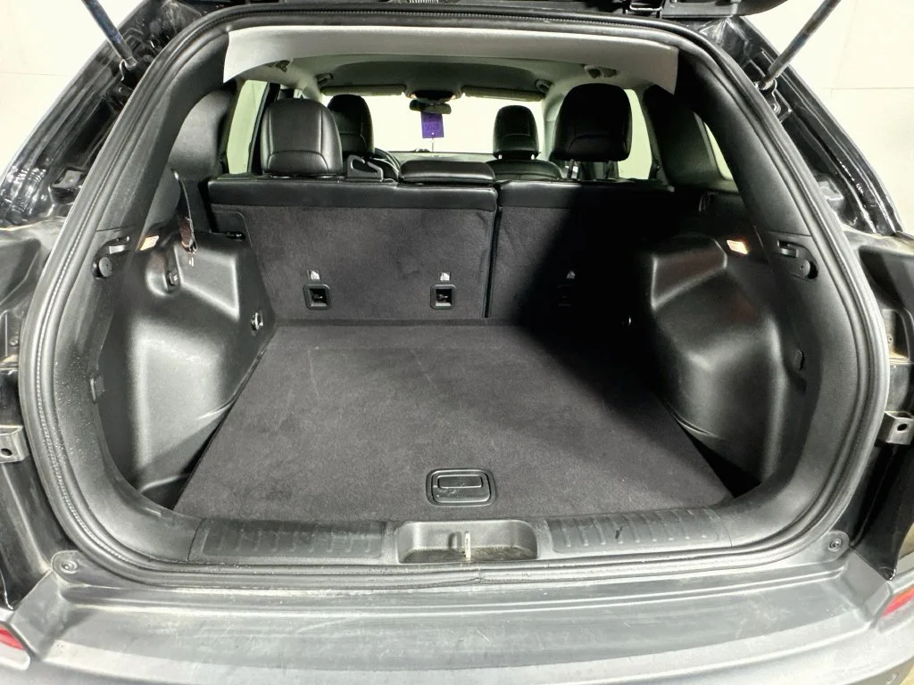 Used 2019 Black Jeep Latitude Plus image 32