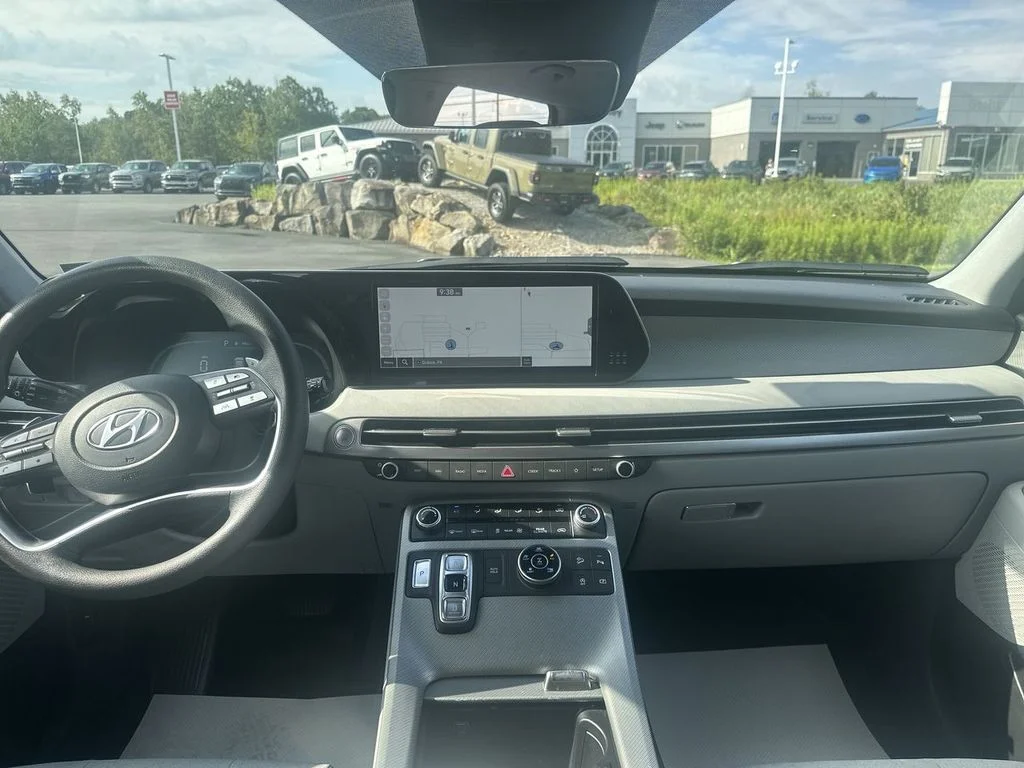Used 2023 Gray Hyundai SE image 10