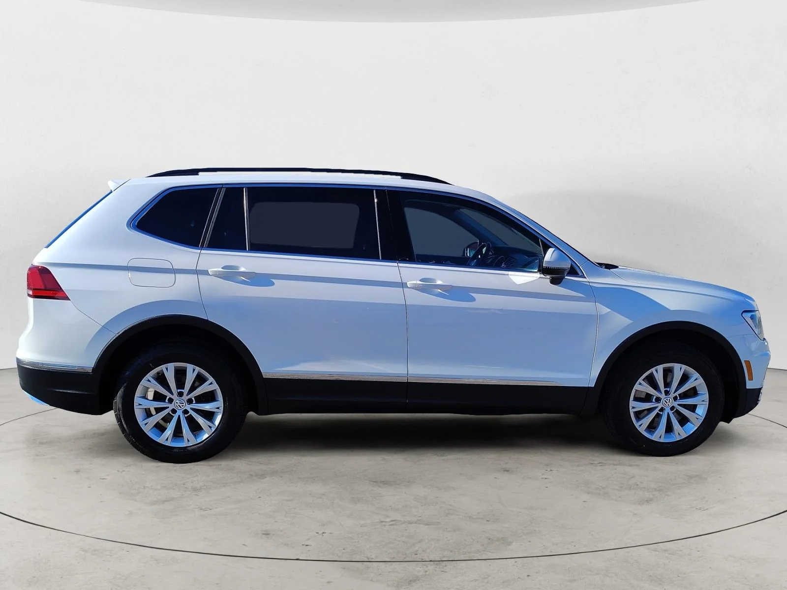 Used 2018 Pure White White Volkswagen  image 5