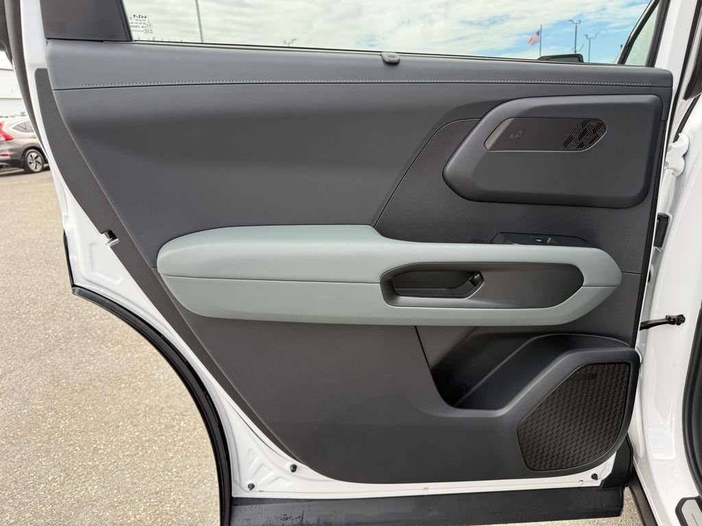 New 2027 Glacial White Pearl Kia X-LINE SX image 24
