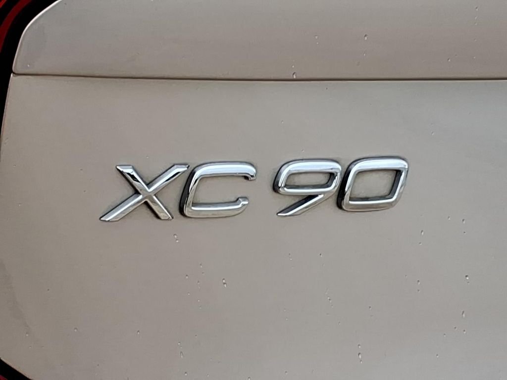Used 2023 Gold Volvo Ultimate image 10