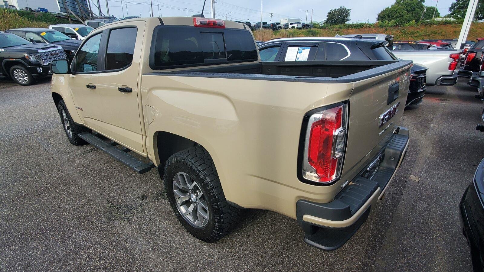 Used 2022 DESERT SAND METALLIC GMC 4WD AT4 w/Cloth image 8