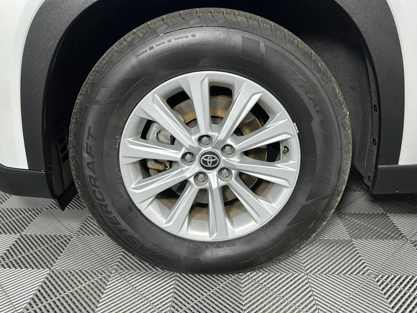 Used 2024 Wind Chill Pearl Toyota XLE image 5