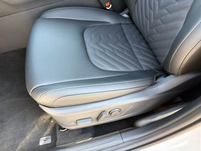 New 2027 Glacial White Pearl / Black Ro Kia X-Line image 21