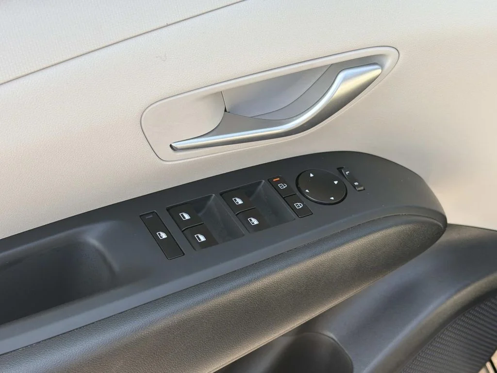 Used 2026 Black Hyundai SEL image 16