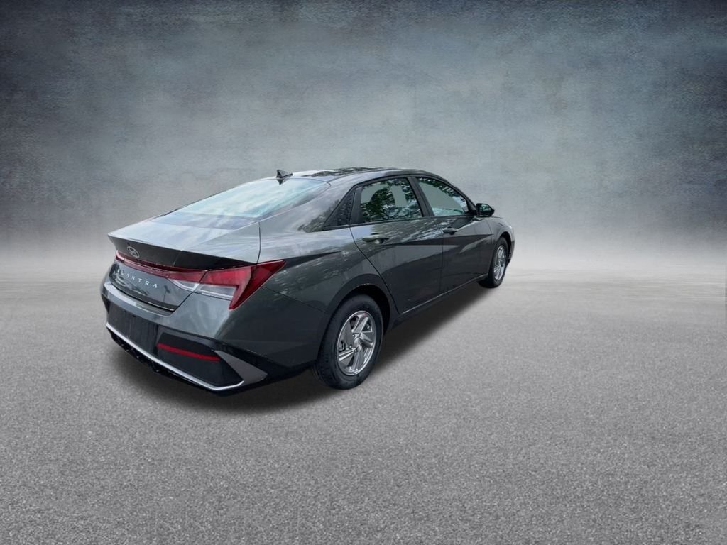2025 Hyundai Elantra SE - Photo 23