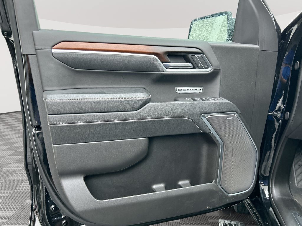 Used 2025 Onyx Black GMC Denali image 25