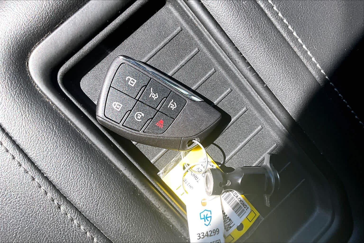 Used 2023 Summit White Chevrolet Z71 image 15