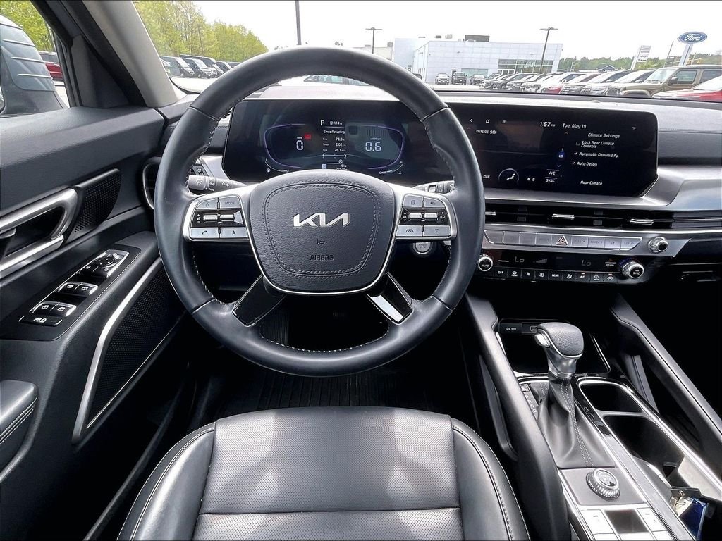 Used 2025 Everlasting Silver Kia LX image 16