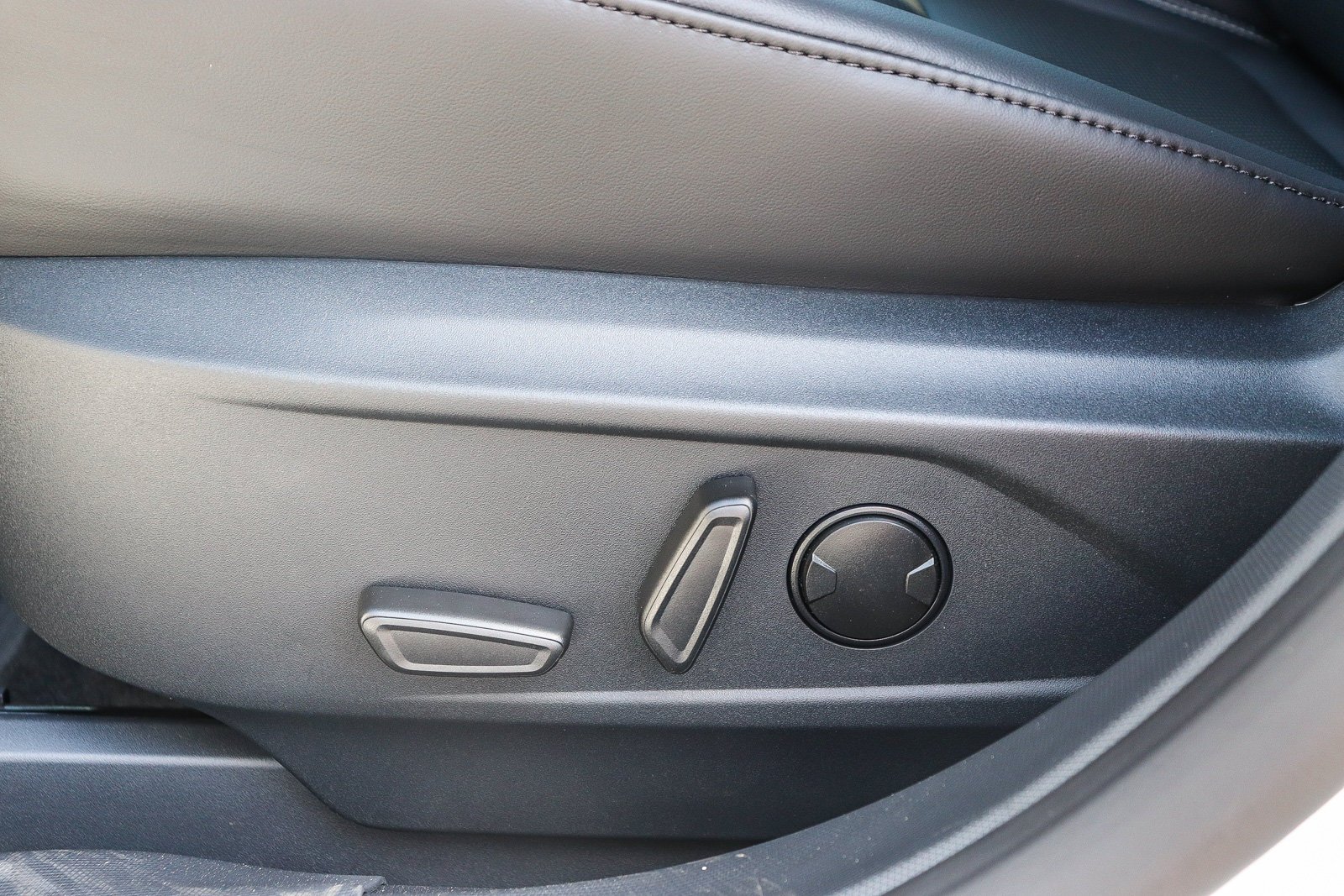 New 2026 Star White Metallic Tri-coat Ford Premium image 23