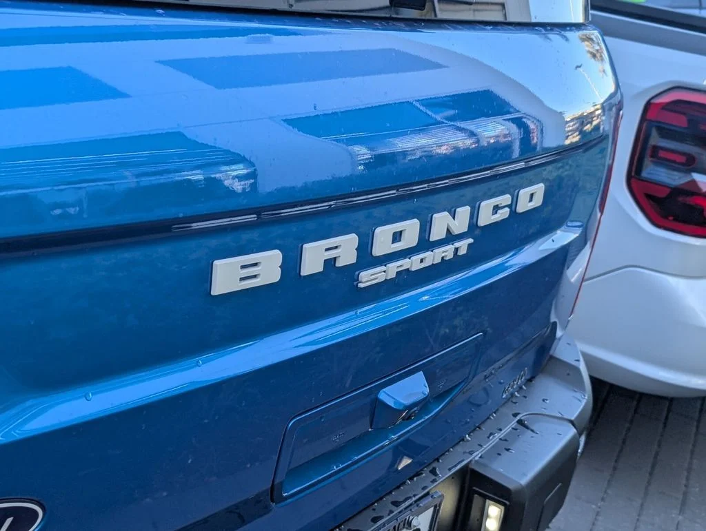 New 2026 Velocity Blue Metallic Ford Outer Banks® image 10