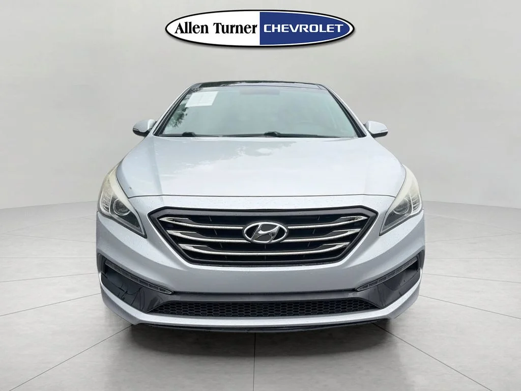Used 2016 Silver Hyundai Limited image 2