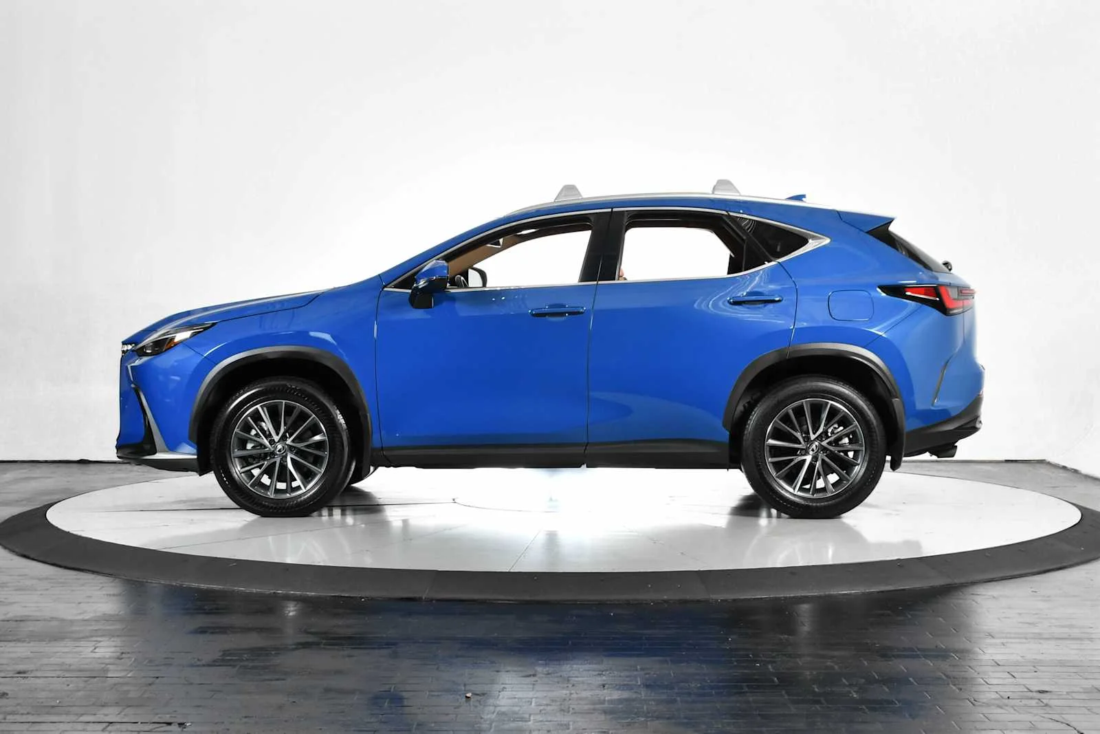 Certified Used 2025 GRECIAN WATER Lexus  image 2