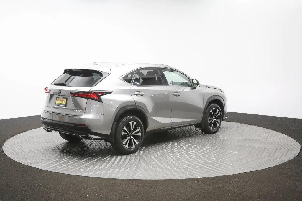 Used 2018  Lexus  image 37