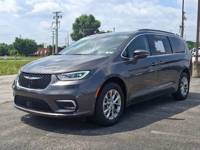 Used 2022 Gray Chrysler Touring L image 4