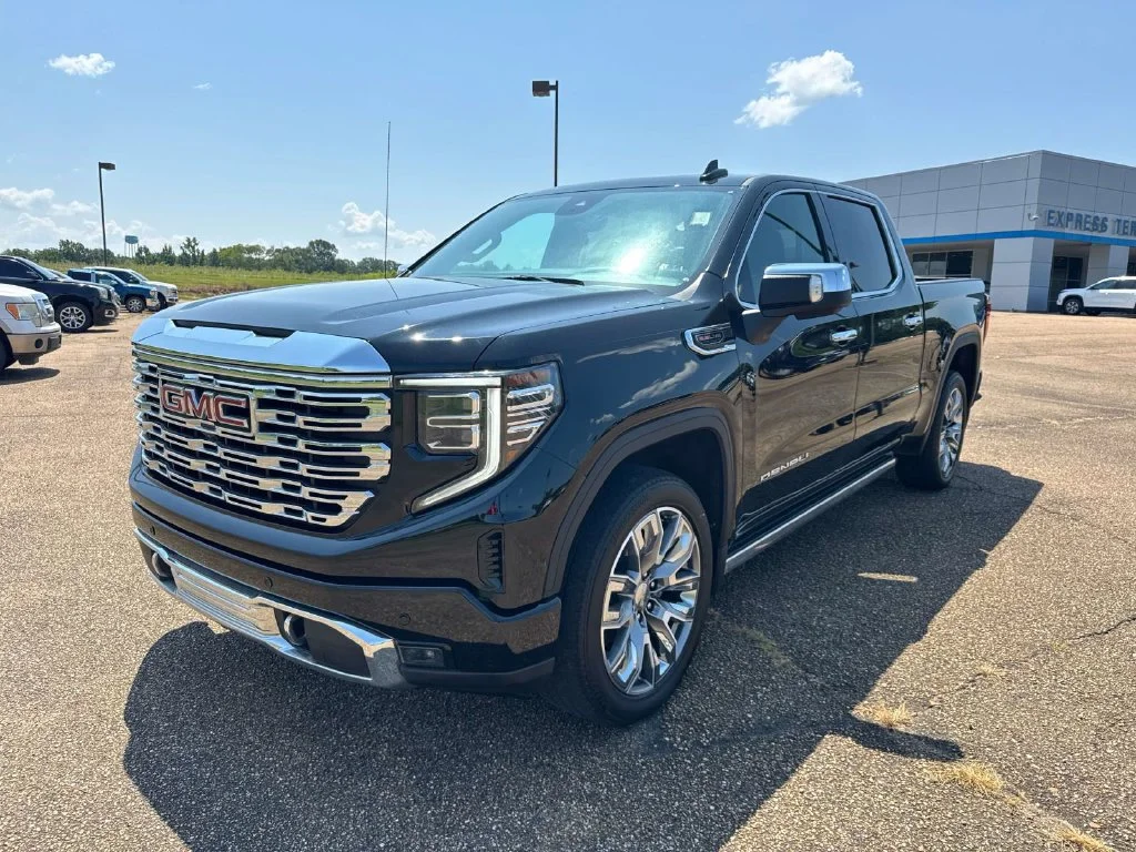 Used 2024 Black GMC Denali image 3