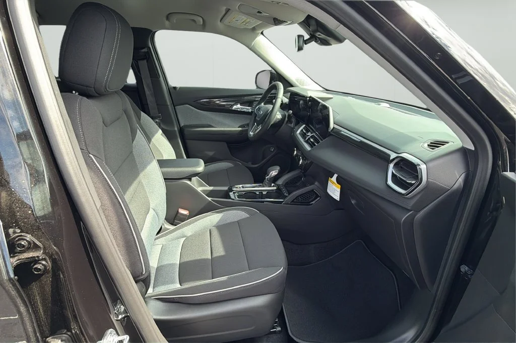New 2026 Mosaic Black Metallic Chevrolet LT image 15