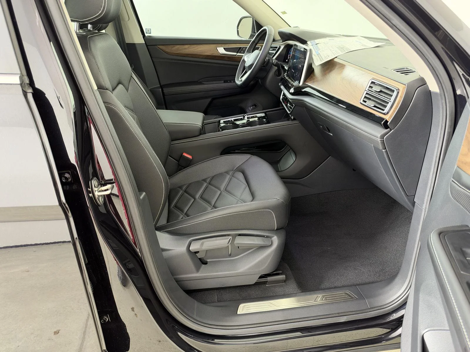 New 2026 Deep Black Pearl Volkswagen 2.0T SE w/Technology image 14