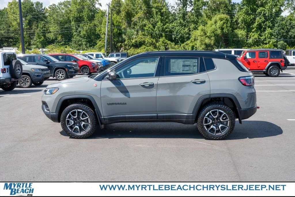 New 2026 Sting-Gray Clear-Coat Exterior Paint Jeep Trailhawk image 3